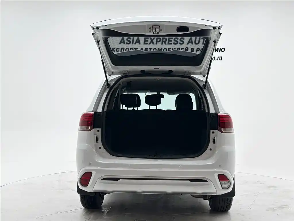 Mitsubishi Outlander 2022 — фото 8