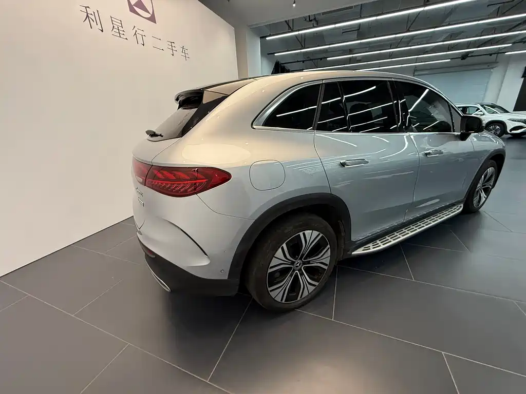 Mercedes-Benz EQE SUV 2023 — фото 6