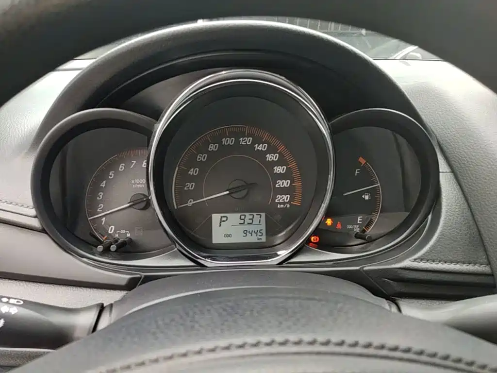 Toyota Yaris L 2021 — фото 12