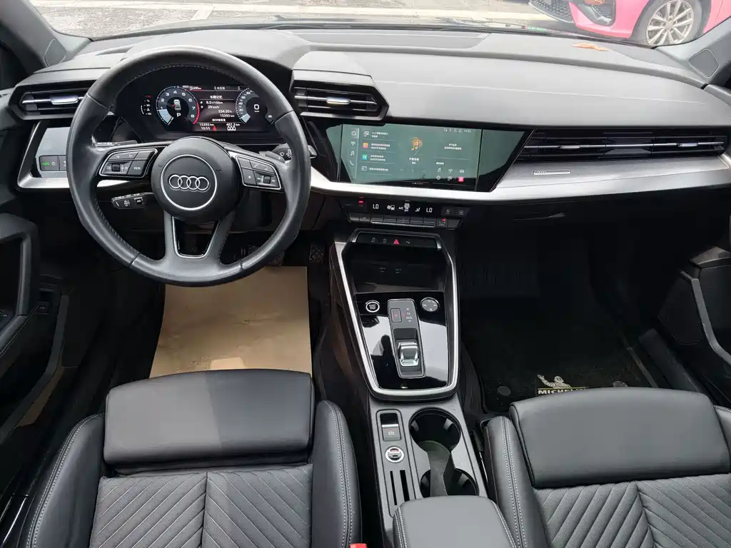 Audi A3 2023 — фото 11