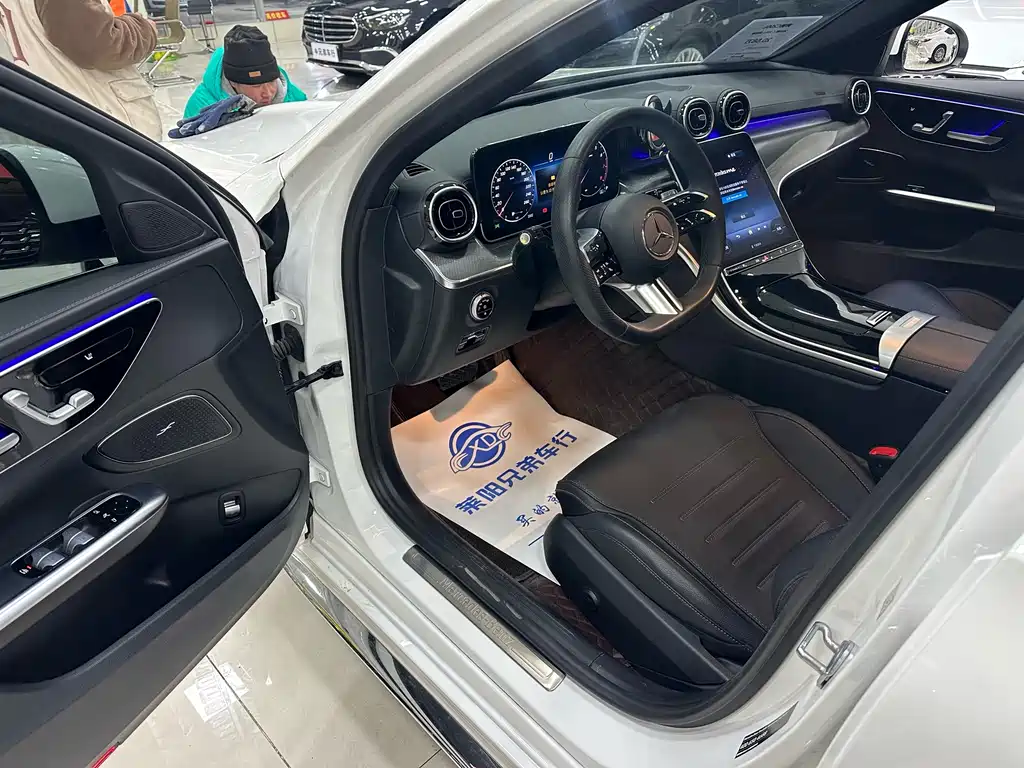 Mercedes-Benz C-Class 2023 — фото 3