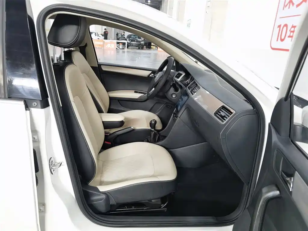 Skoda Rapid 2018 — фото 23