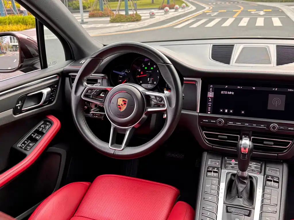 Porsche Macan 2019 — фото 13