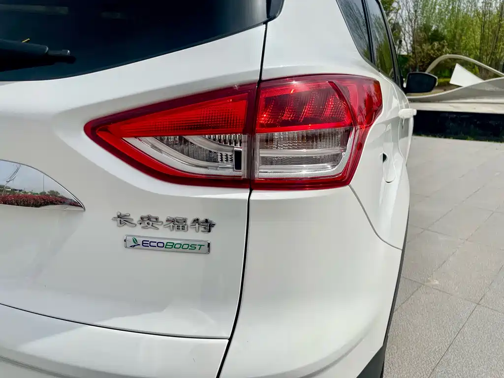 Ford Kuga 2016 — фото 20