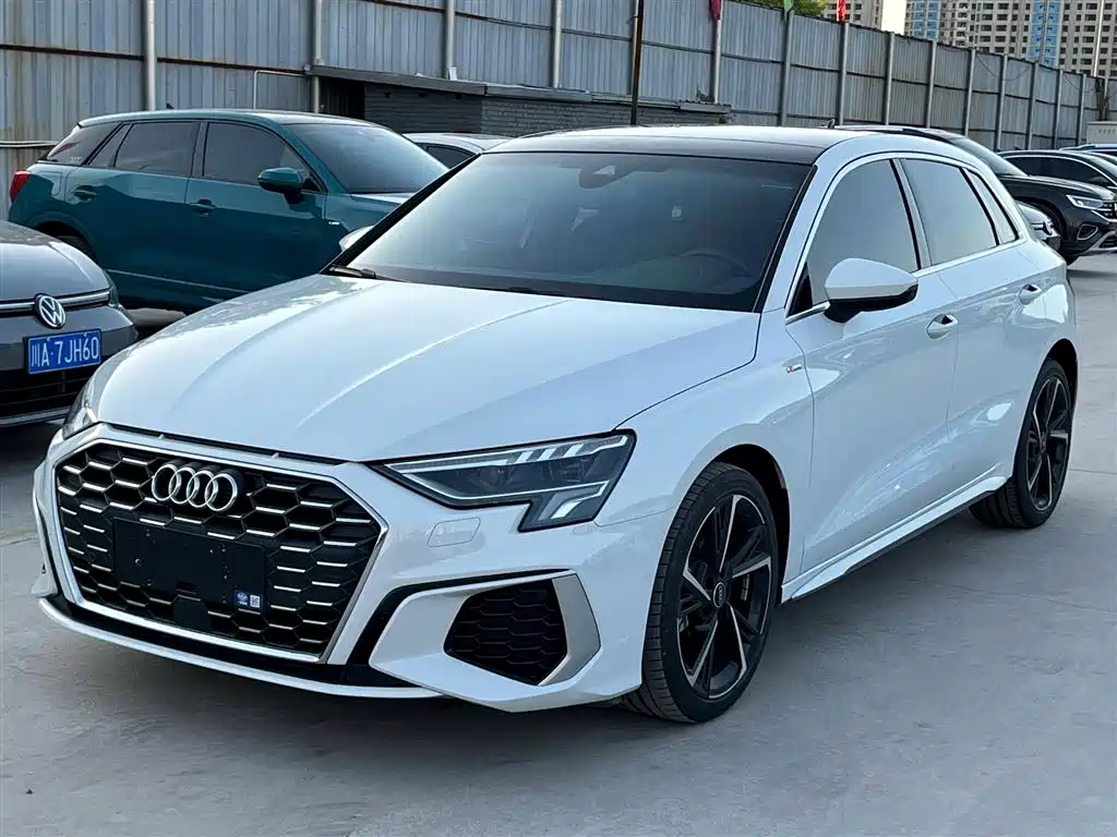 Audi A3 2022 — фото 1