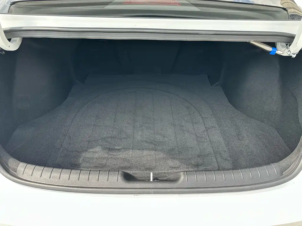 Hyundai Elantra 2023 — фото 19