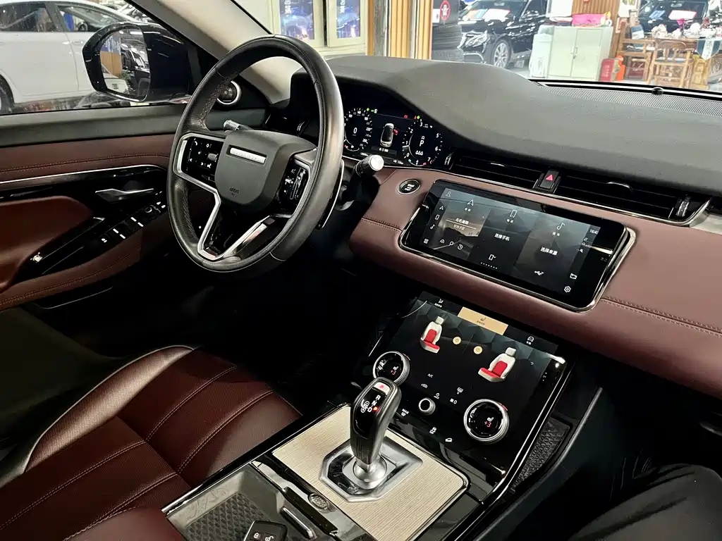Land Rover Evoque 2023 — фото 15