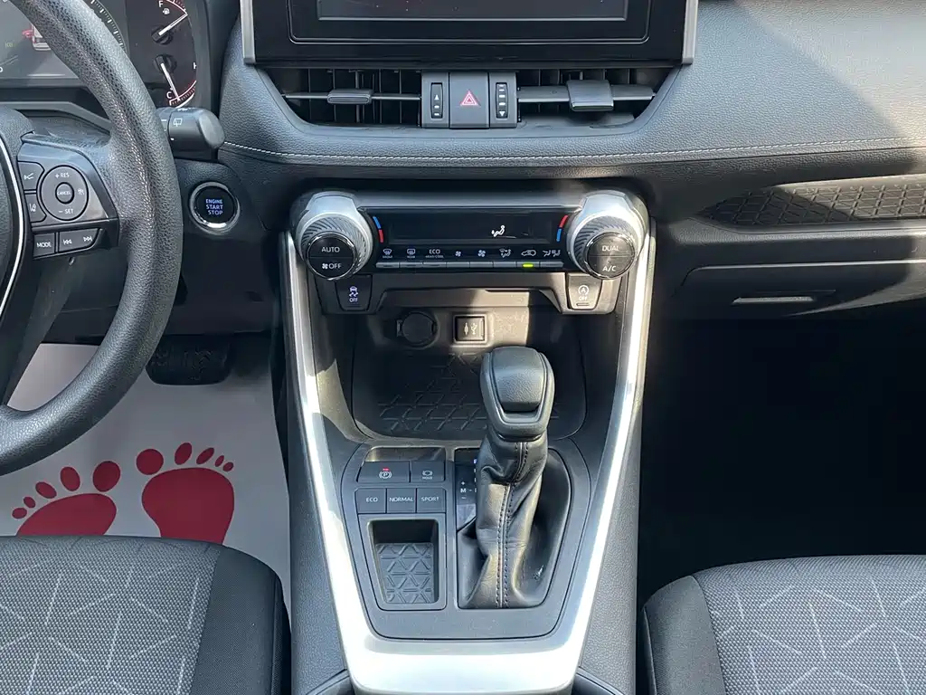 Toyota RAV4 2019 — фото 12