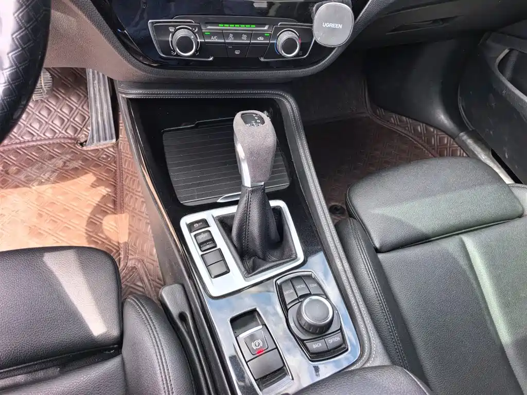 BMW 1 Series 2018 — фото 14