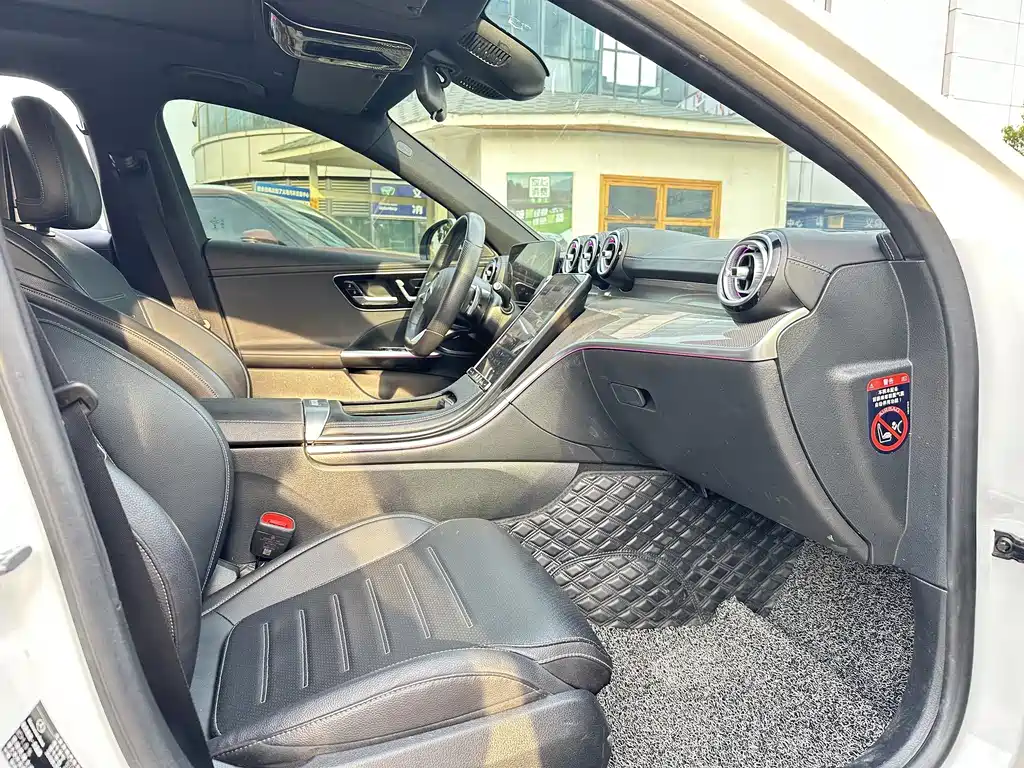 Mercedes-Benz C-Class 2023 — фото 7