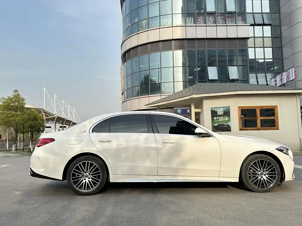 Mercedes-Benz C-Class 2023 — фото 11