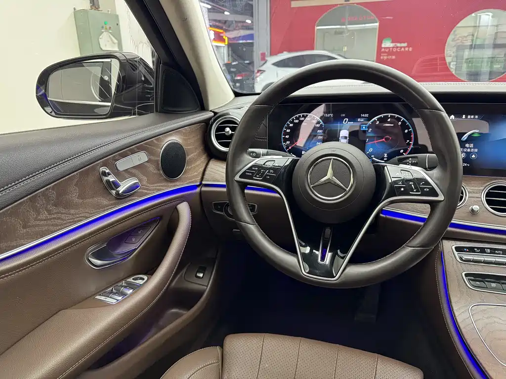 Mercedes-Benz E-Class 2022 — фото 10