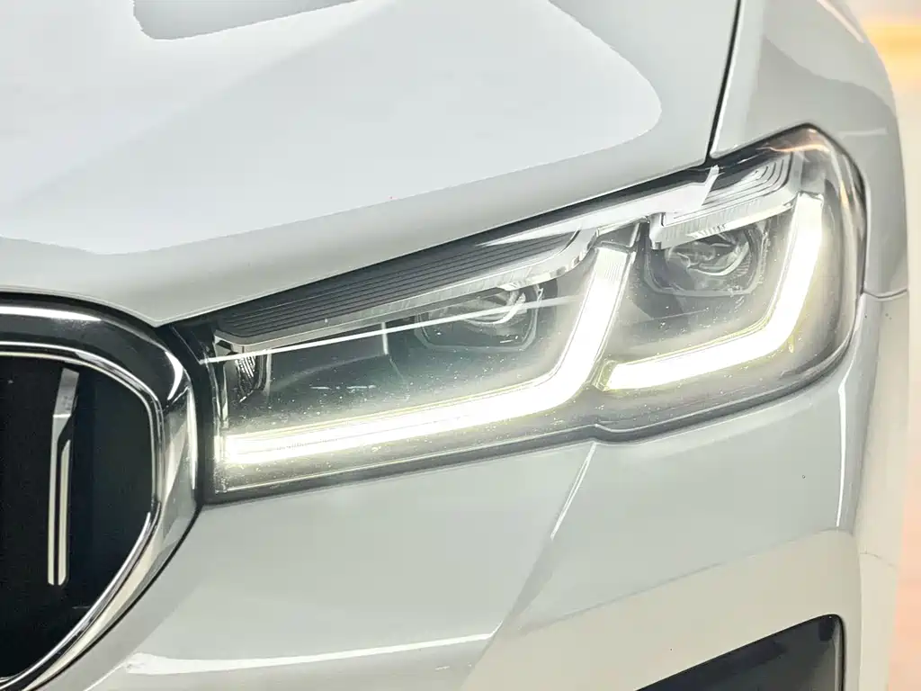 BMW 5 Series 2021 — фото 17