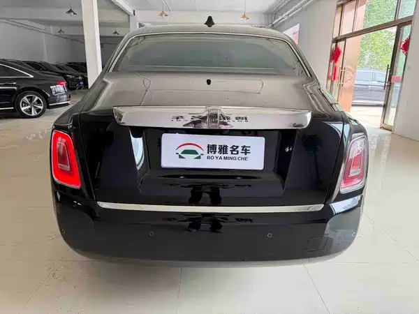 Rolls-Royce Phantom 2023