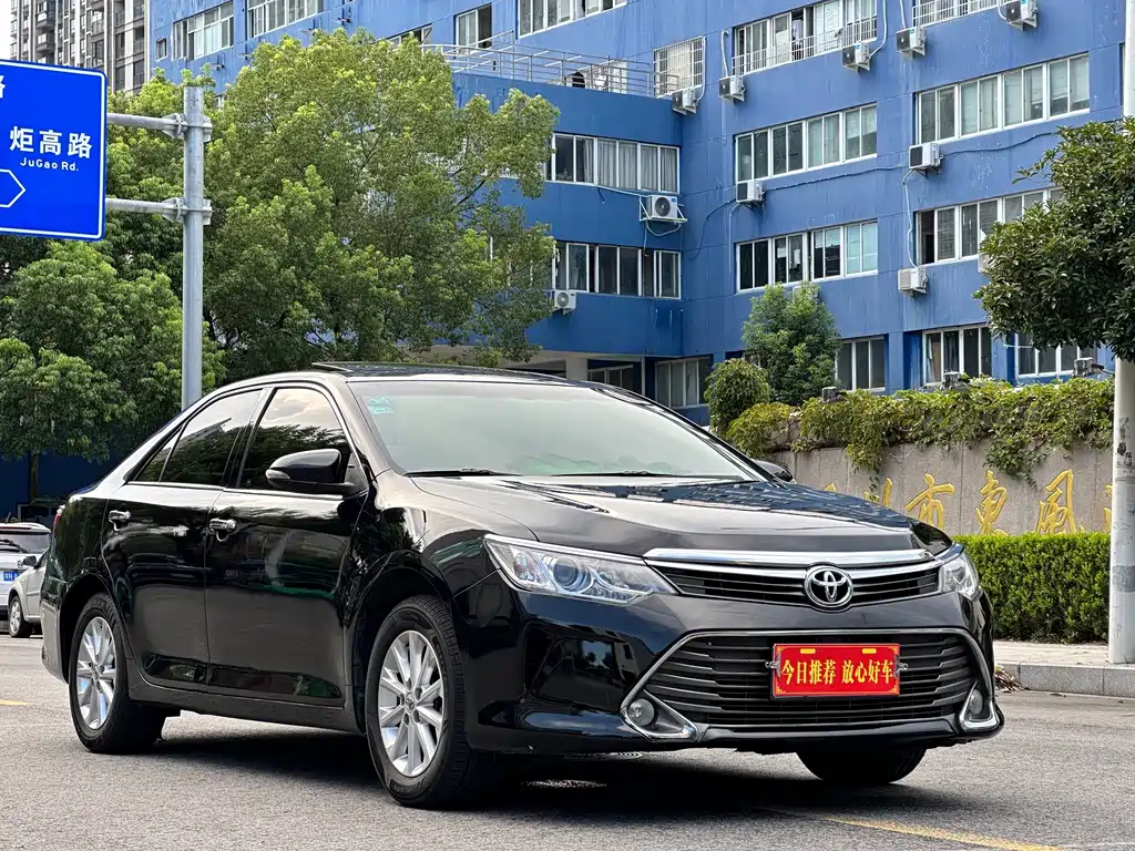 Toyota Camry 2016 — фото 1