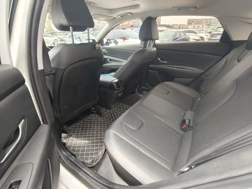 Hyundai Elantra 2023