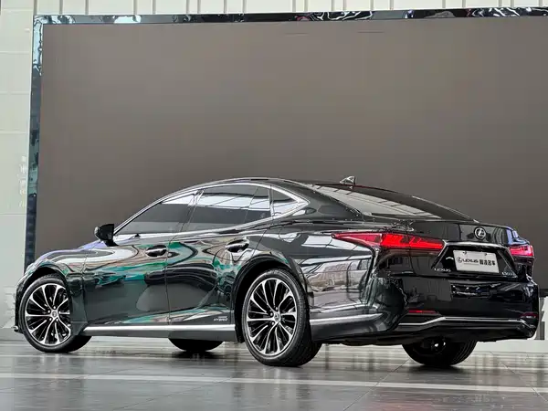 Lexus LS 2021