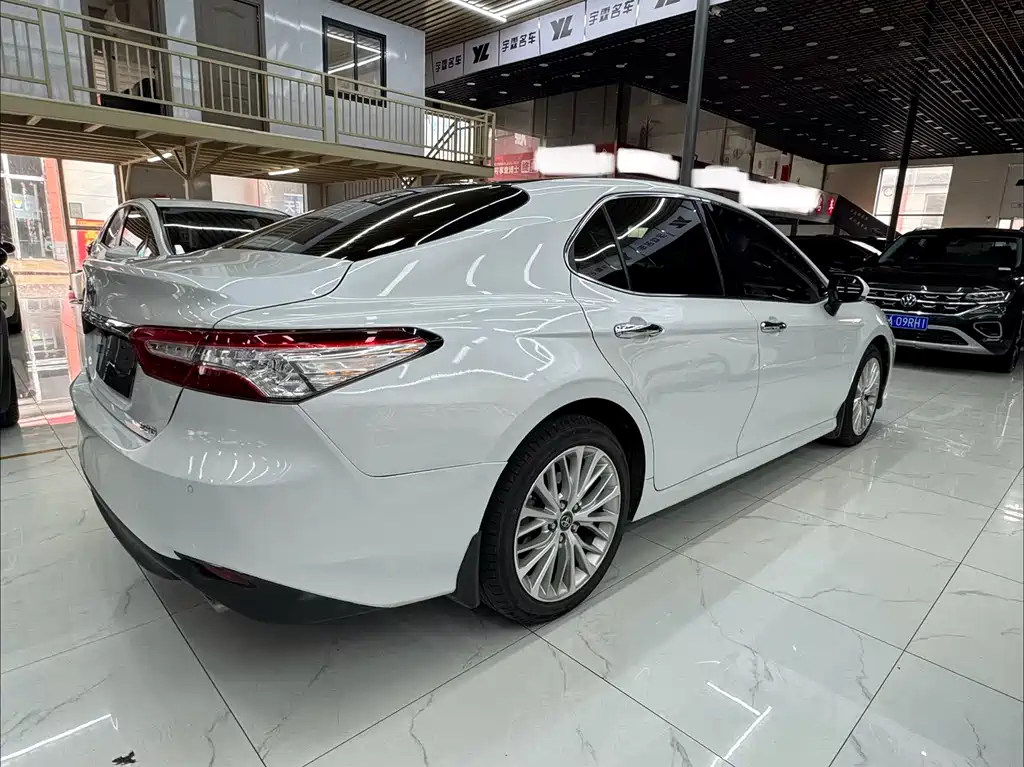 Toyota Camry 2020 — фото 5