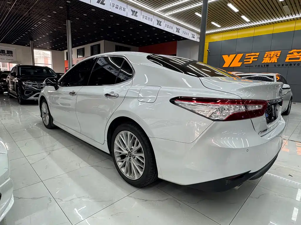 Toyota Camry 2020 — фото 6