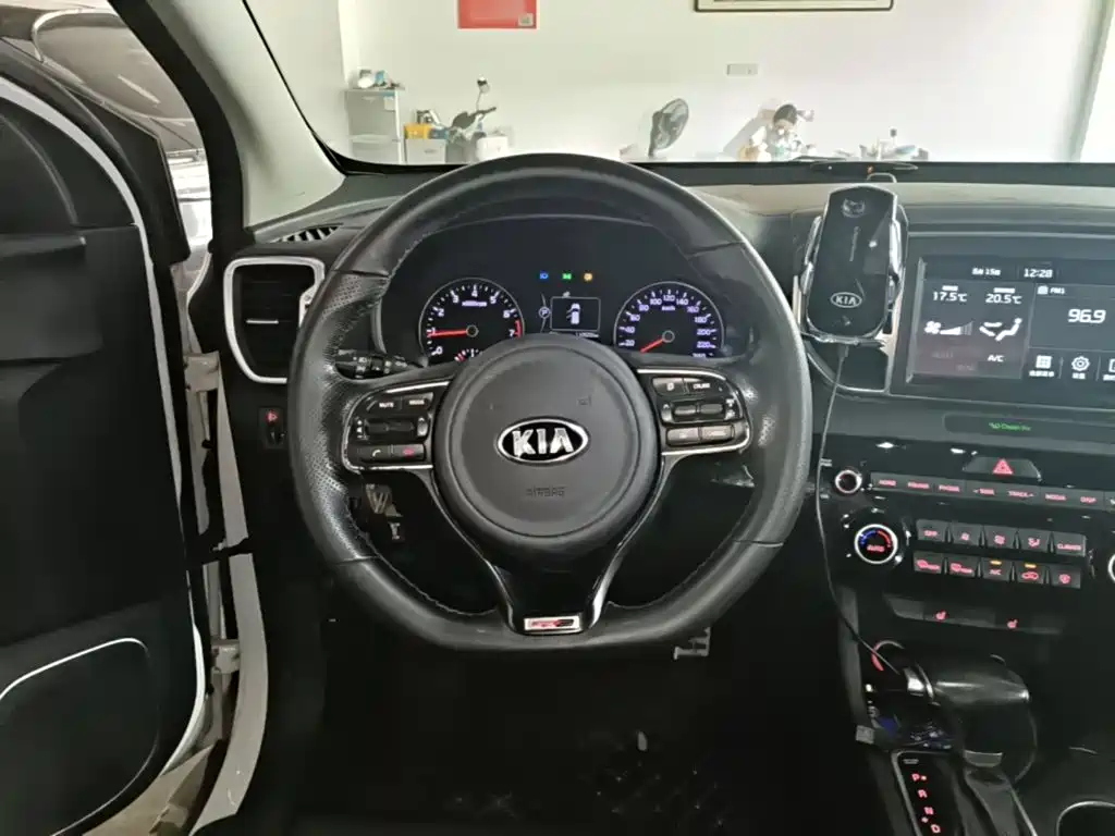 Kia KX5 2016 — фото 11