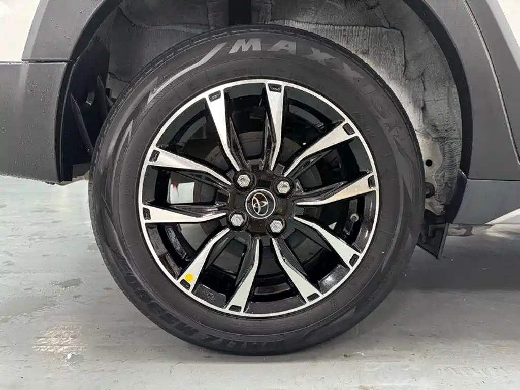 Toyota Yaris L 2022 — фото 19