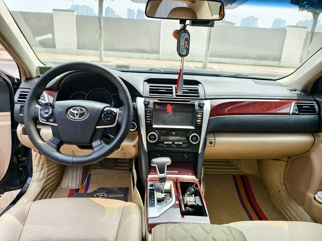 Toyota Camry 2014 — фото 9