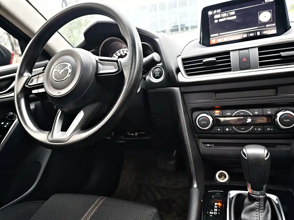 Mazda 3 Axela 2019 — фото 11