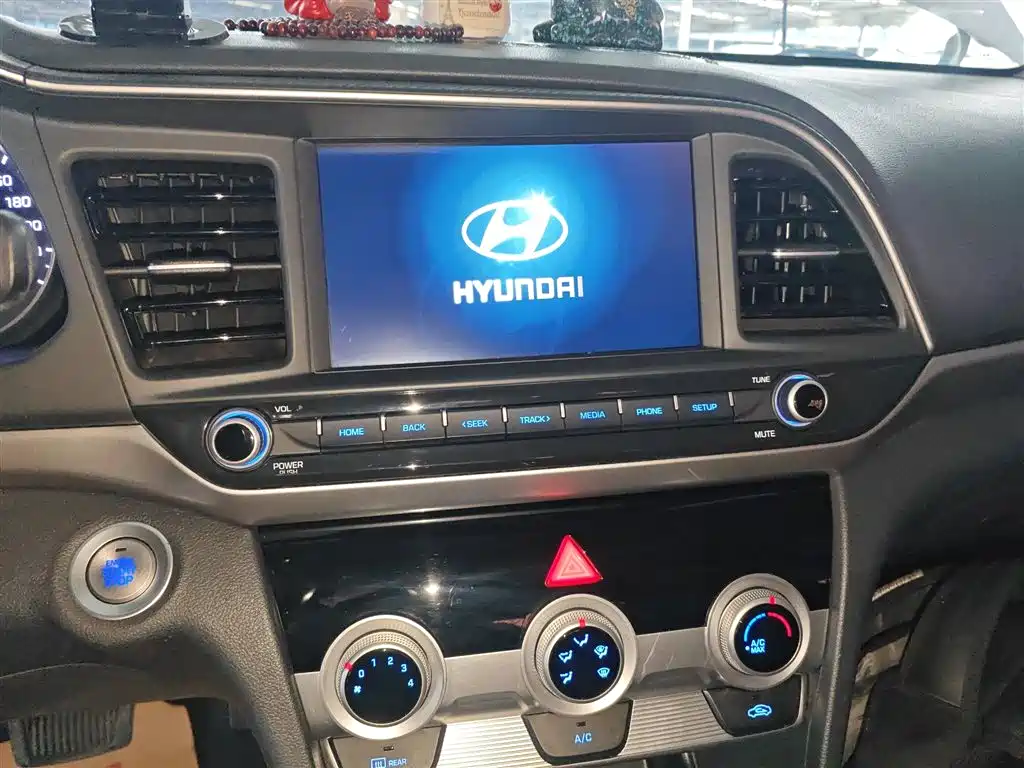 Hyundai Elantra 2020 — фото 9