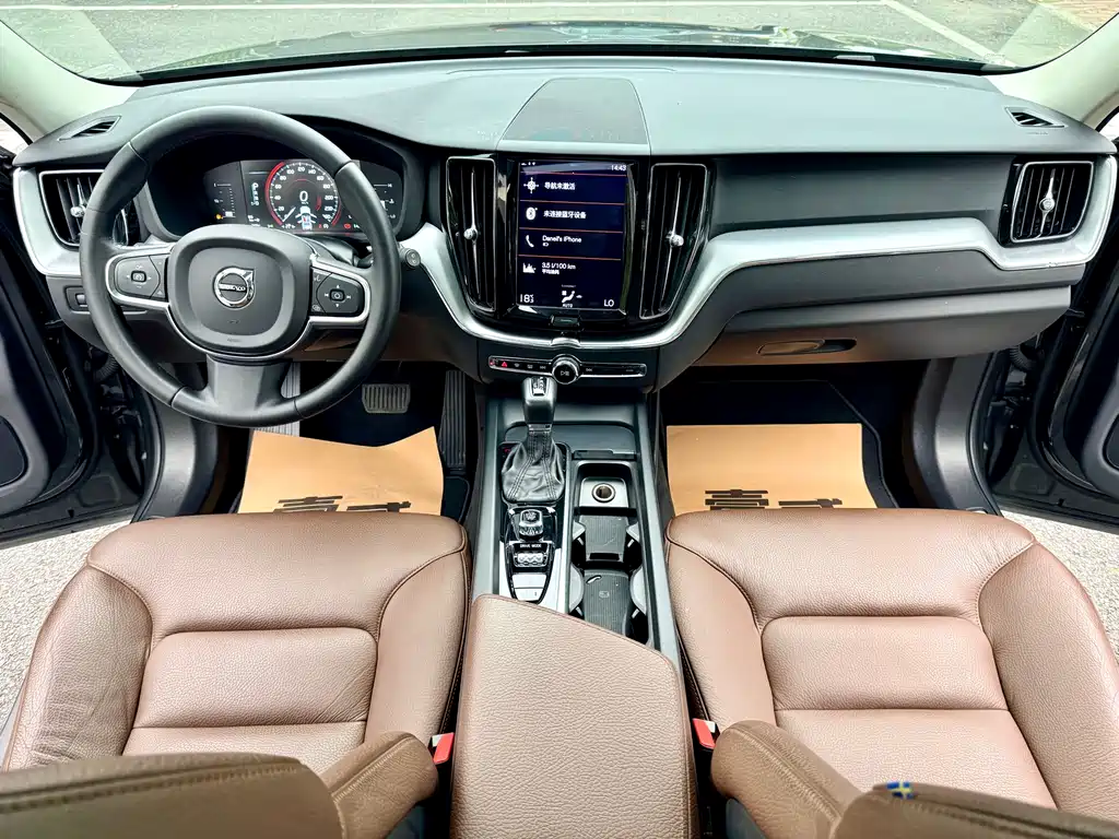 Volvo XC60 2019 — фото 12