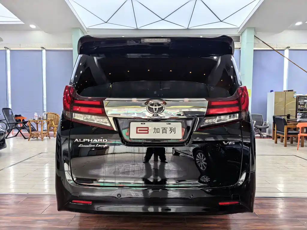 Toyota Alphard 2017 — фото 19