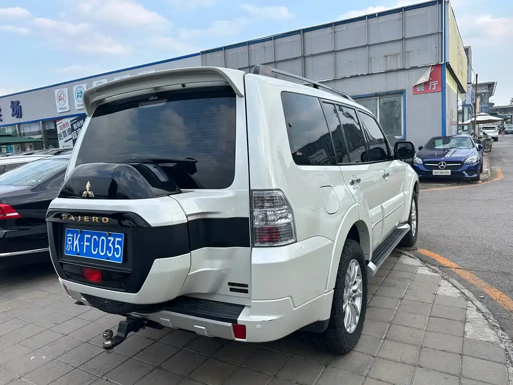 Mitsubishi Pajero 2018 — фото 13
