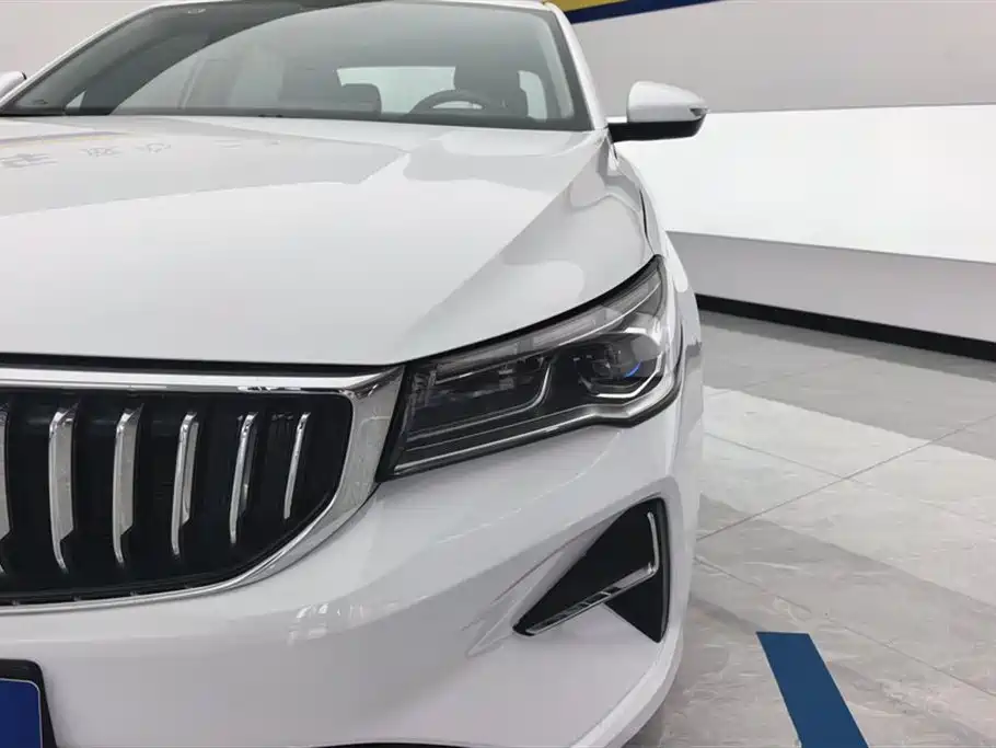 Geely Emgrand 2025
