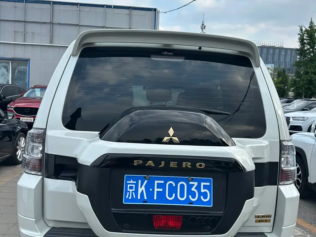 Mitsubishi Pajero 2018 — фото 14