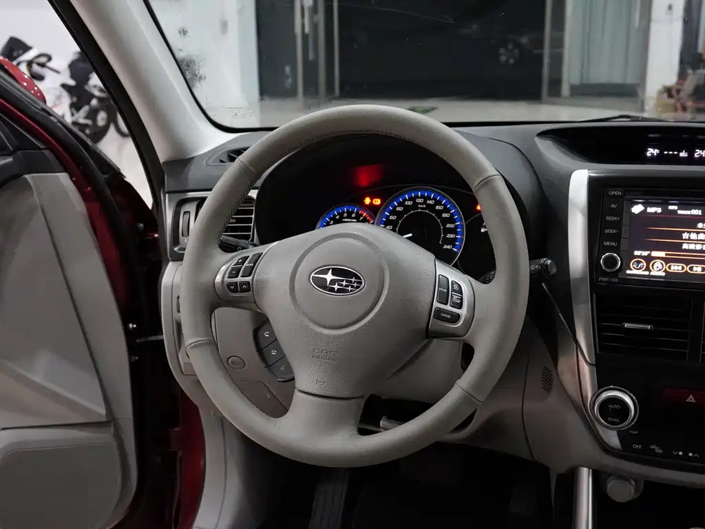 Subaru Forester 2012 — фото 12