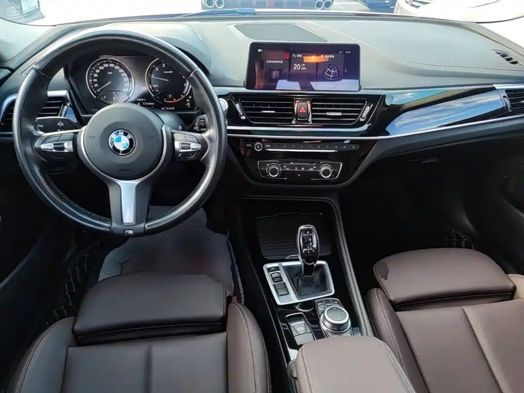 BMW 1 Series 2021 — фото 10
