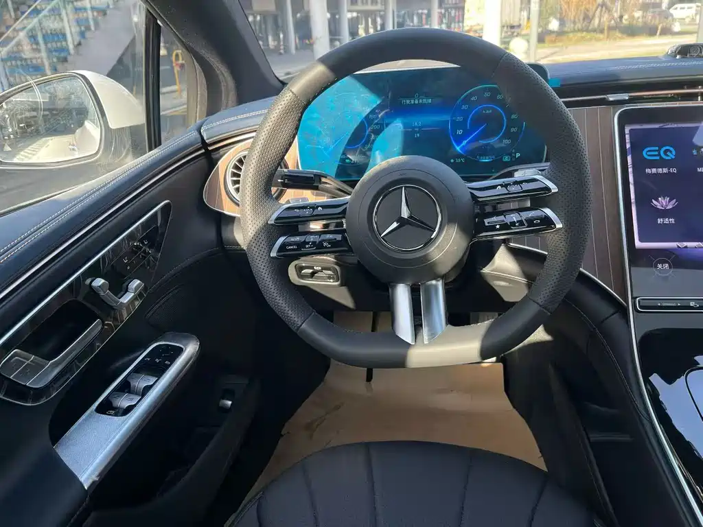Mercedes-Benz EQE 2025