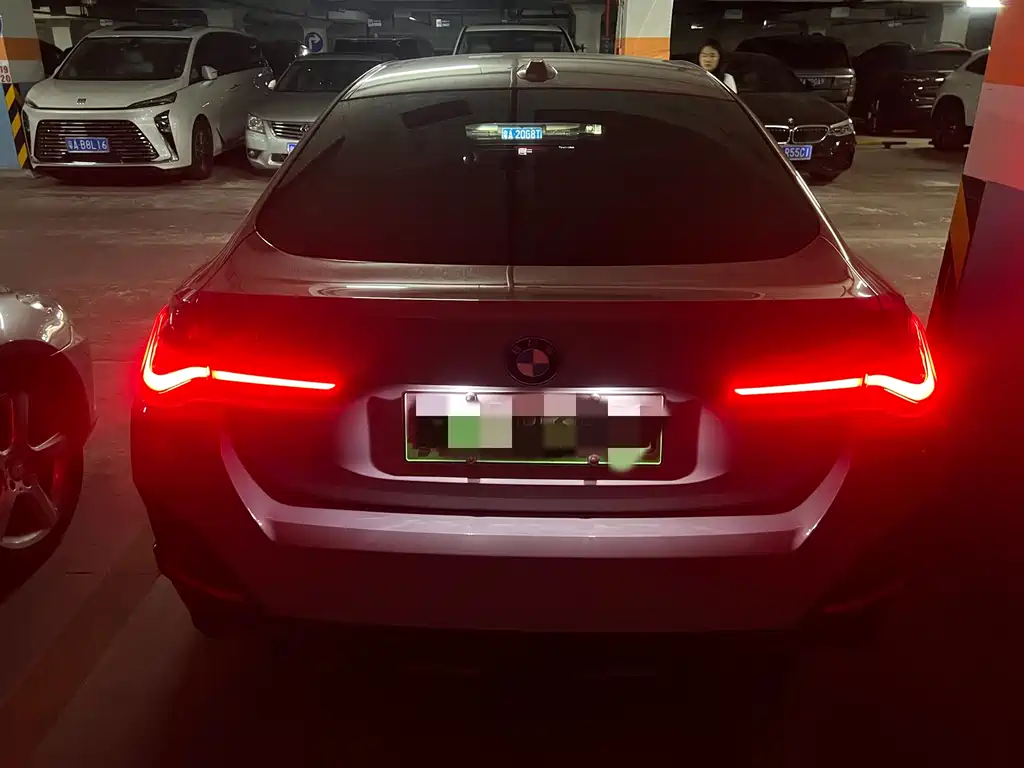 BMW i4 2025 — фото 4