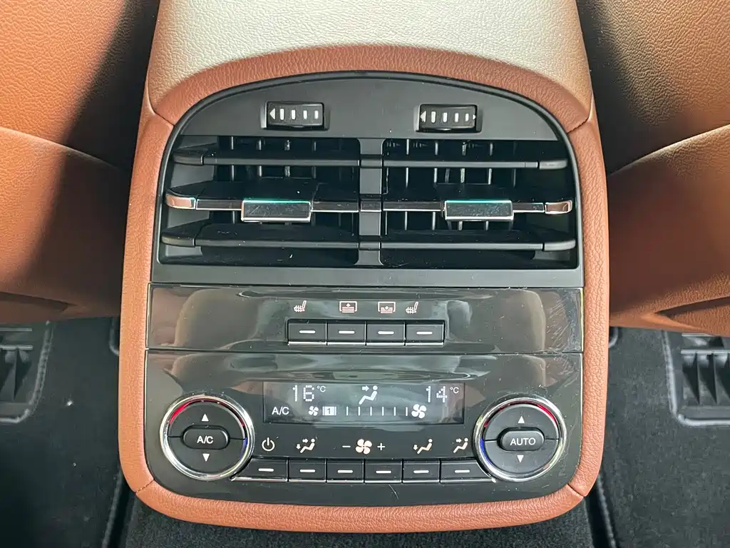 Maserati Quattroporte 2014 — фото 14