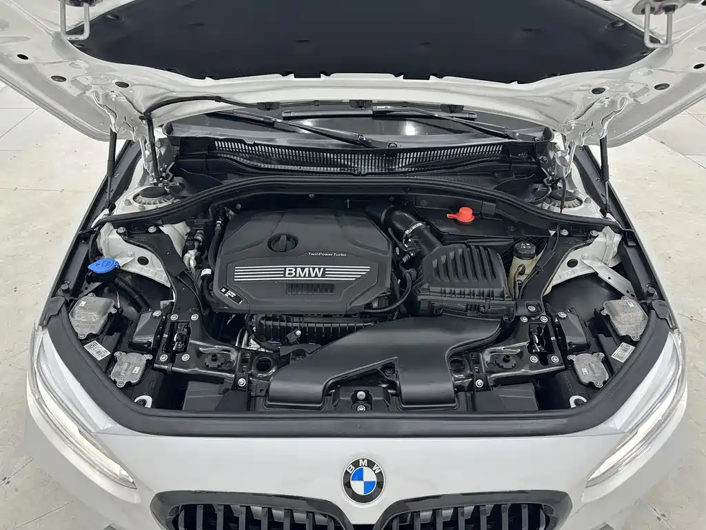 BMW 1 Series 2023 — фото 17