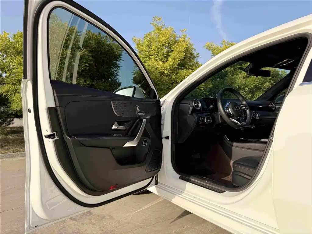 Mercedes-Benz A-Class 2020 — фото 4