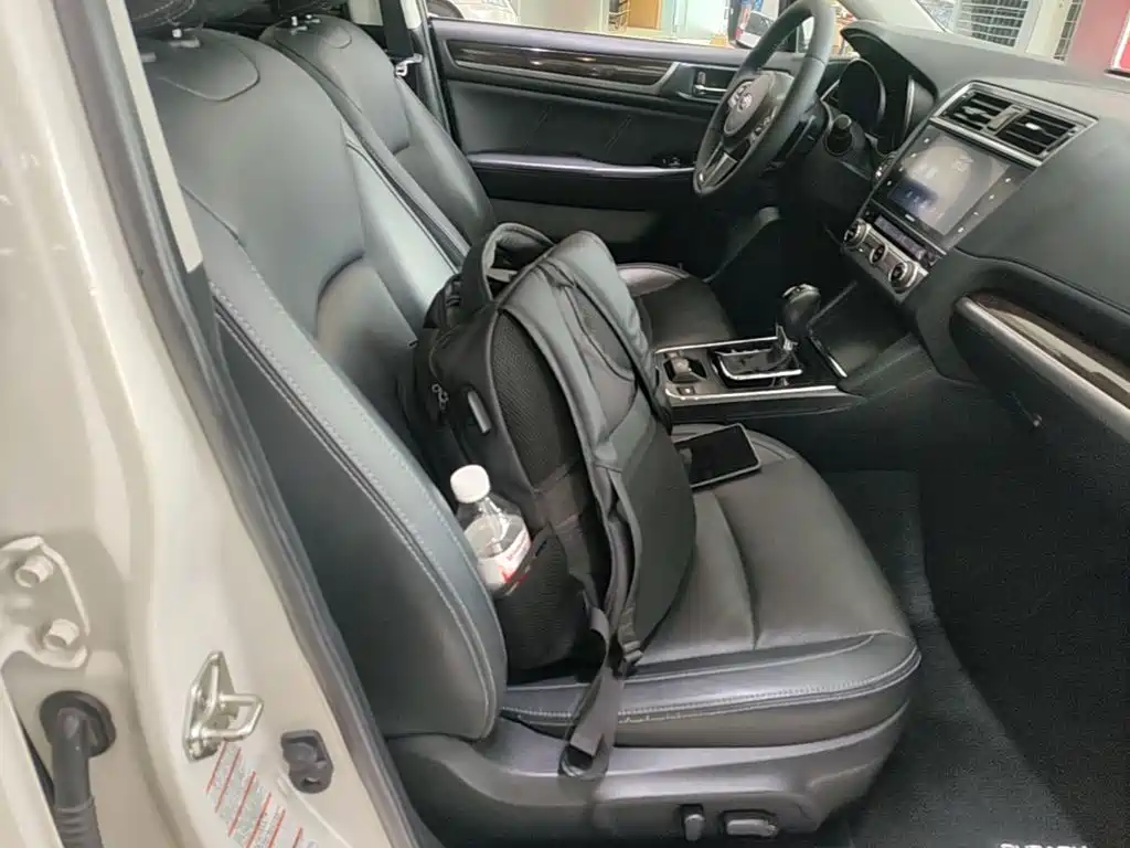 Subaru Outback 2018 — фото 25