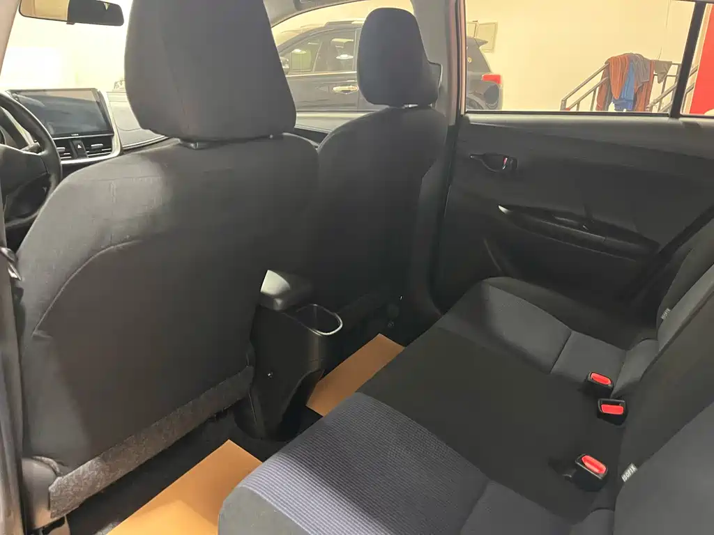 Toyota Yaris L 2018 — фото 7