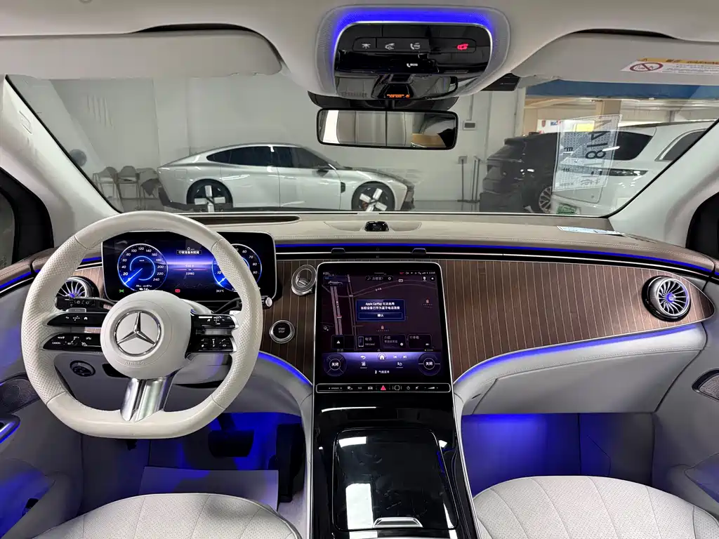 Mercedes-Benz EQE SUV 2023 — фото 9