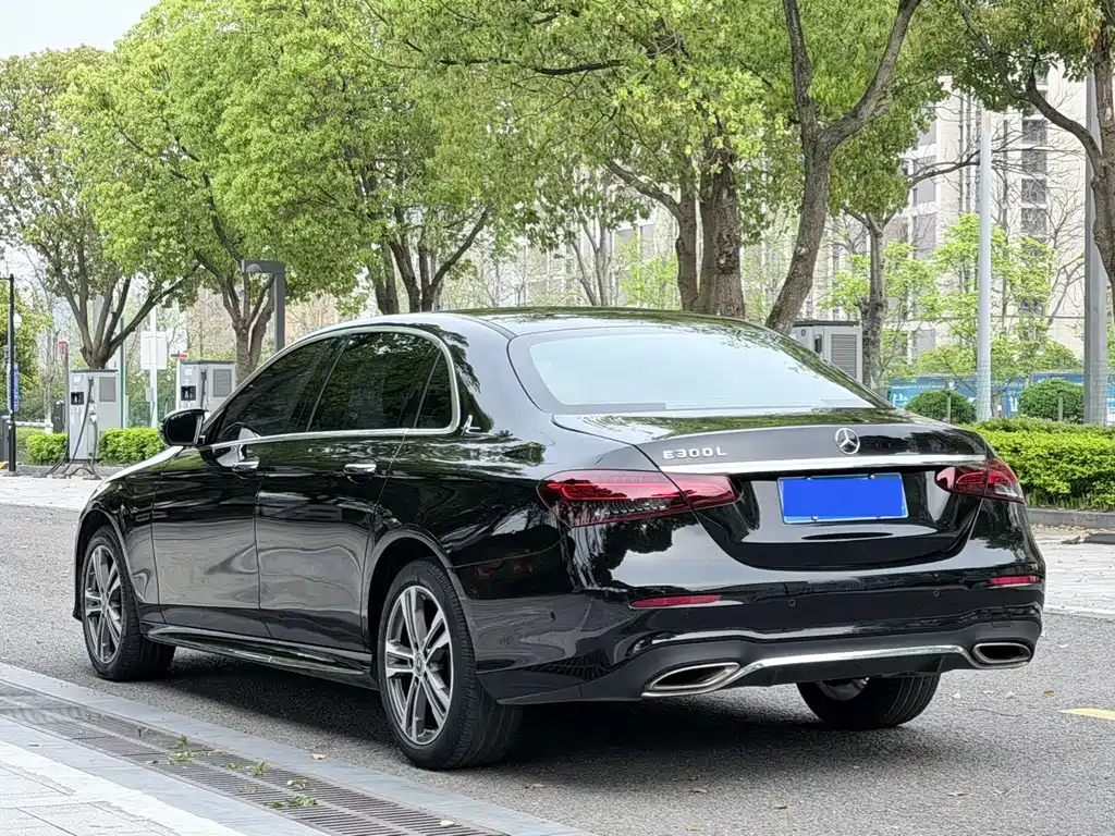 Mercedes-Benz E-Class 2022 — фото 5