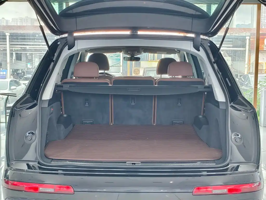 Audi Q7 2020 — фото 17