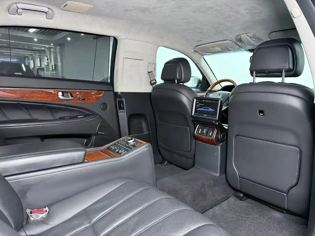Hyundai Equus 2011 — фото 14