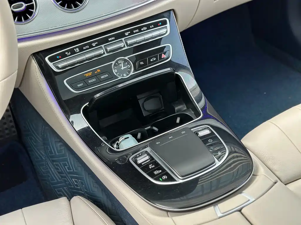 Mercedes-Benz E-Class 2020 — фото 11
