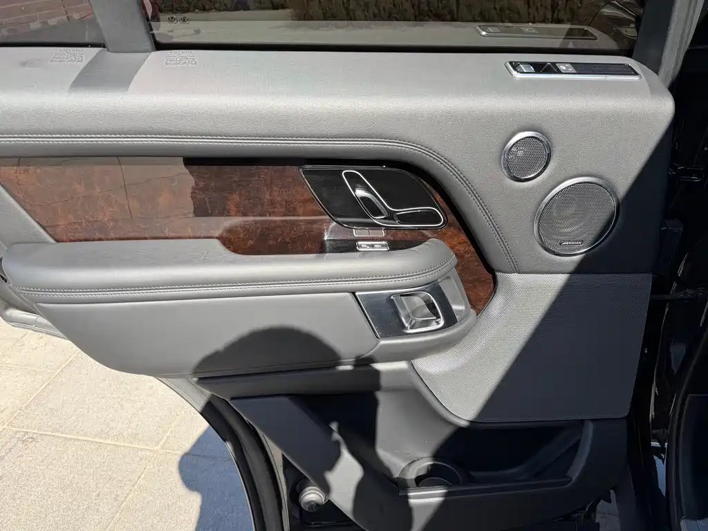 Land Rover Range Rover 2020 — фото 17