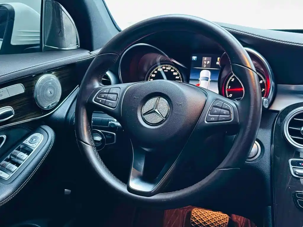 Mercedes-Benz GLC 2018 — фото 12