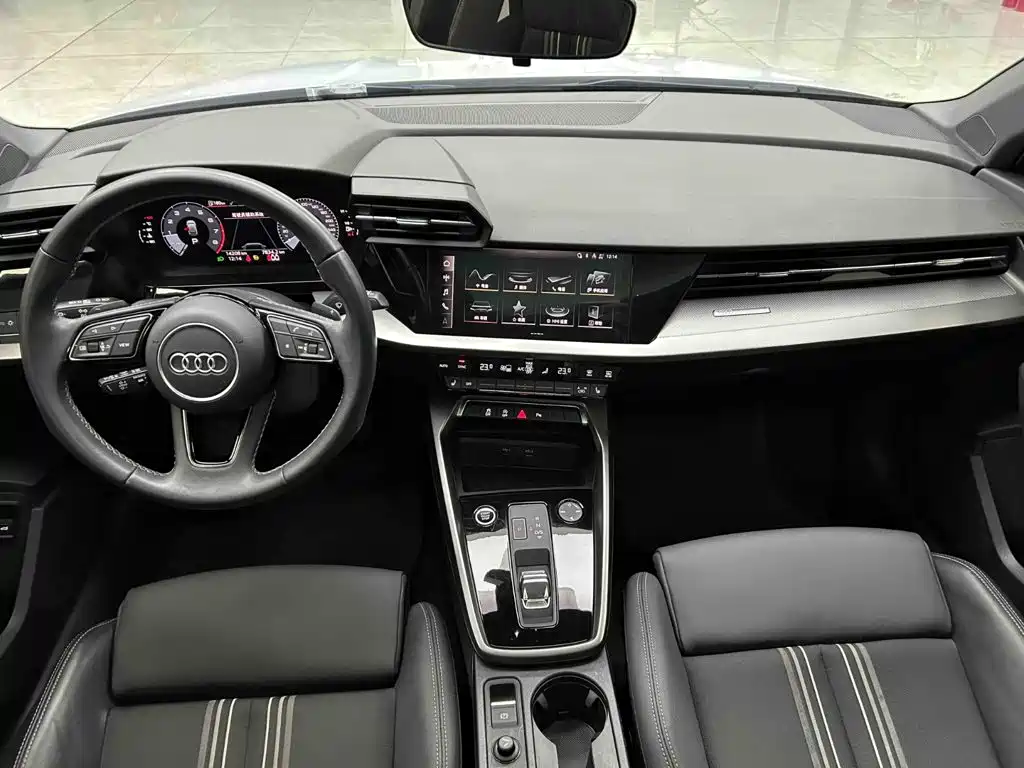 Audi A3 2023 — фото 2